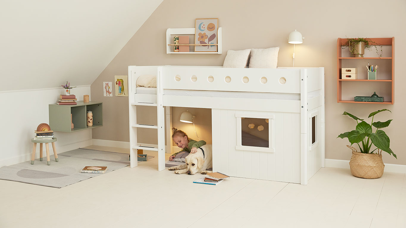 WHITE Treehouse