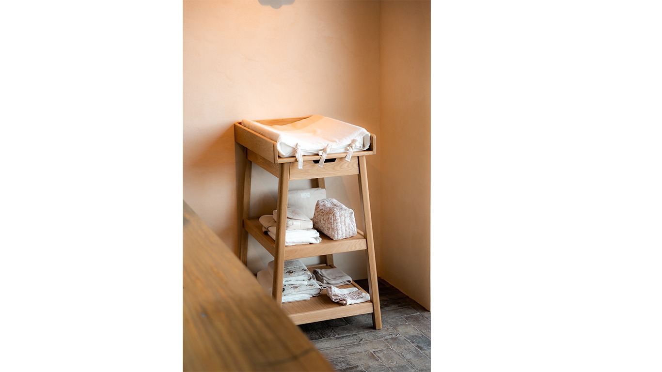OLIVE CHANGING TABLE